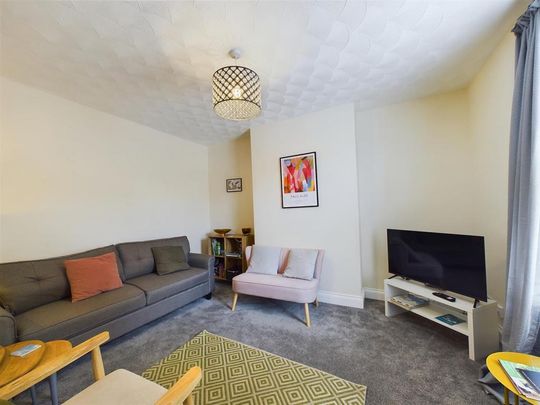 2 bedroom end of terrace house to rent - Photo 1