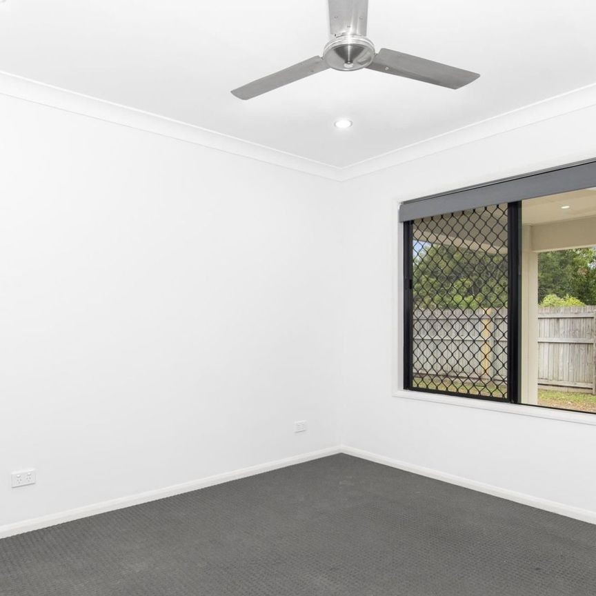 Spacious Family Living in a Quiet Street - Photo 1