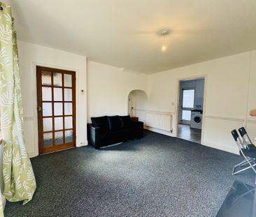 Kings Avenue, Rushden, Higham Ferrers - Photo 3