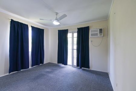 4 BEDROOM HOME CLOSE TO THE PARK! - Photo 3