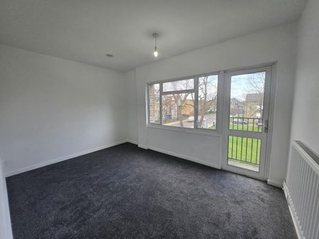 3 bedroom flat to rent - Photo 3