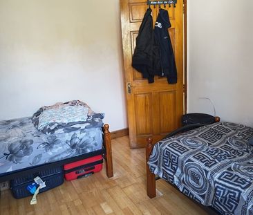 Room in a Shared House, Clifden Road, E5 - Photo 1