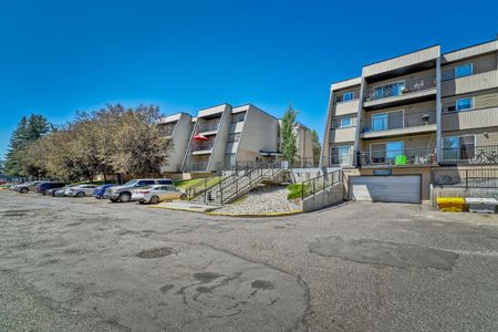 320 Grier Ave. NE, Calgary - Photo 4