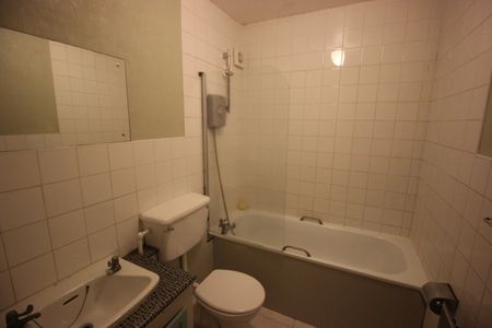 Room in a Shared Flat, Market Square, E14 - Photo 5