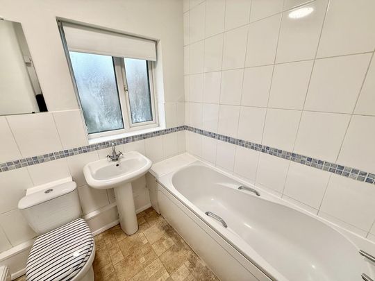 2 bedroom terraced house to rent - Photo 1