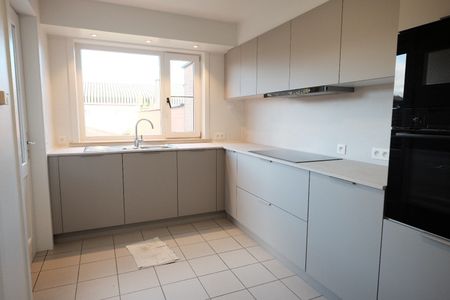 Vernieuwde rijwoning met tuin en grote garage - Photo 5