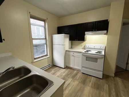 For Lease - 209 Stewart Street, Peterborough, Ontario - Photo 3