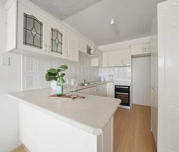 Renovated Ground-Floor Apartment - Photo 3