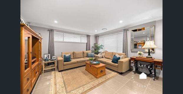 Modern Five-Bedroom Home with Streamlined Aesthetics and Exceptional Privacy - Photo 1