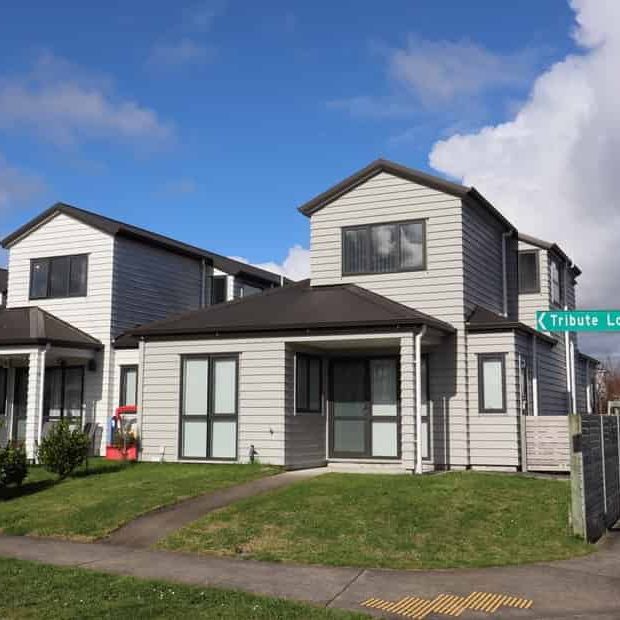 Well-maintained 3 bedrooms townhouse. - Photo 1
