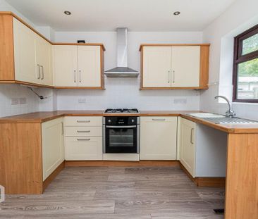 3 bedroom semi-detached house to rent - Photo 2