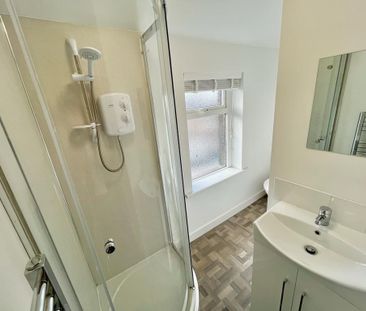 4 bedroom private hall to rent - Photo 3