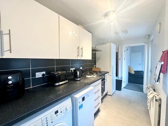 4 bedroom terraced house to rent - Photo 1