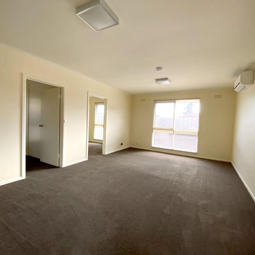 Neat & Tidy Two Bedroom Home in Quiet Breakwater Court - Photo 1
