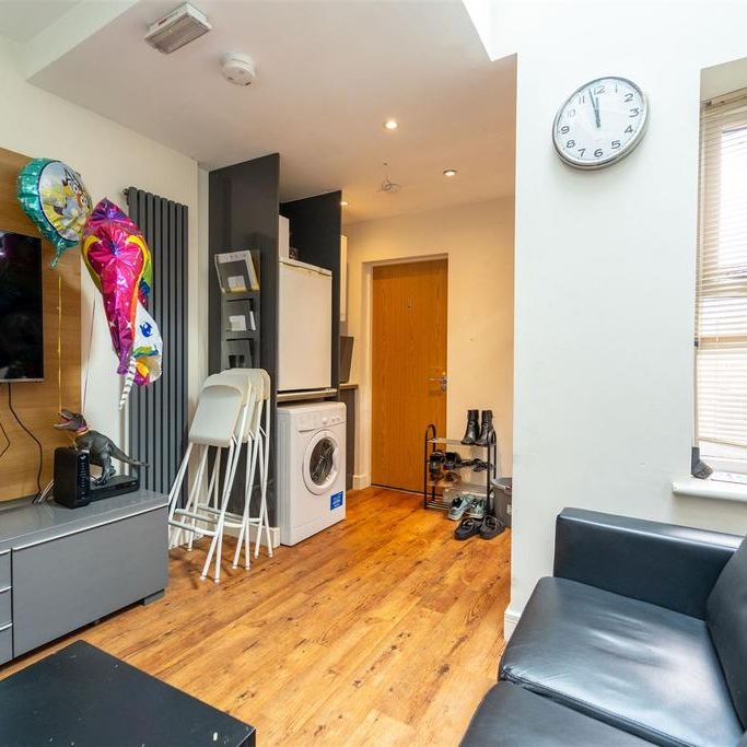 6 bedroom house to rent - Photo 1