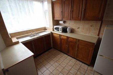 3 bedroom semi-detached house to rent - Photo 5