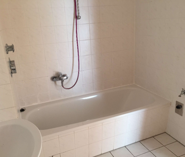 Schöne 2,5 Zimmerwohnung in zentraler Lage - Photo 1