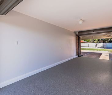 Spacious Family Home in a Prime Coastal Location - Photo 5