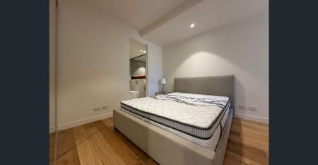 Furnished apartment in Collingwood's vibrant heart - Photo 4