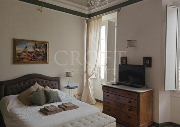 Center-Historic Jewish Quarter: Elegant apartment situated in beautiful Palazzo Nobiliare. Entrance, spacious living with original wood frescoed ceilings, large modern dining and kitchen, 4 bedrooms, 4 Baths, small terrace. #1527