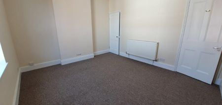 3 bedroom end of terrace house to rent - Photo 5