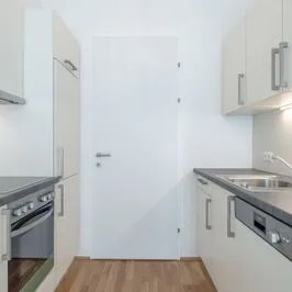 RUHIGE 2-ZIMMER WOHNUNG MIT BALKON NAHE U1! - Foto 1