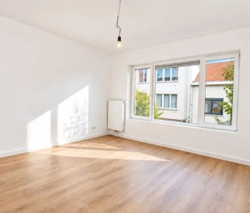 Gerenoveerde woning met terras in Sint-Niklaas - Foto 4