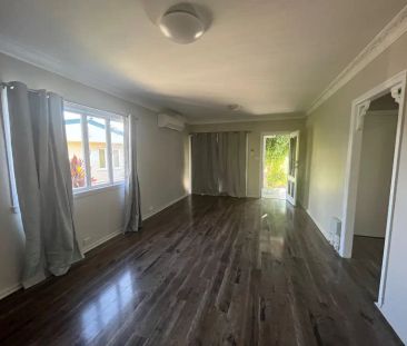 “Perfect Family Home” - Photo 6