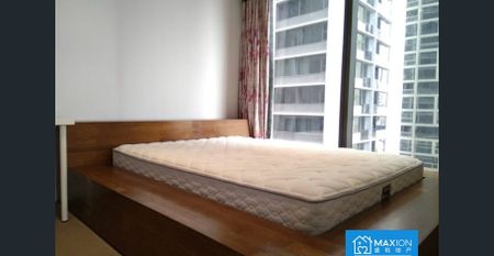 Fully Furnished | 2-Bedroom, 1-Bathroom Apartment in Upper West Side – 639 Lonsdale Street - Photo 2