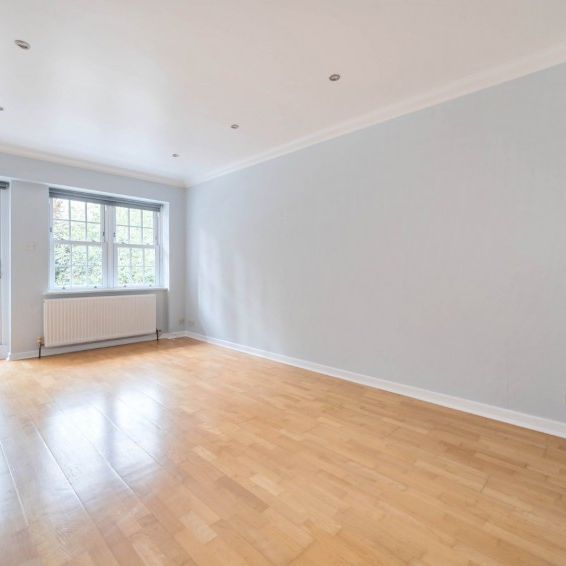 Bulstrode Court, Gerrards Cross,SL9 - Photo 1
