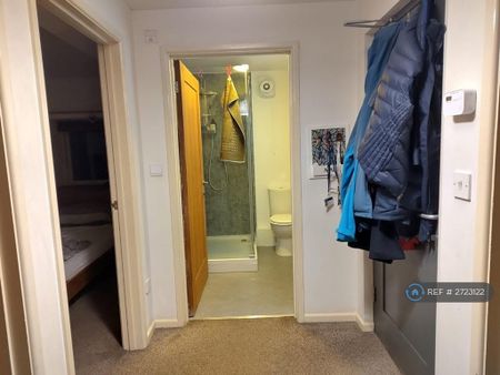 2 bedroom flat to rent - Photo 3