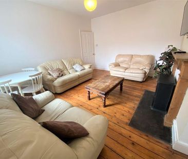 3 bedroom flat to rent - Photo 4