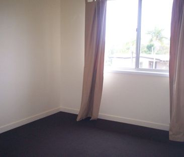 LOW MAINTENANCE 2 BEDROOM UNIT WITH AIR-CONDITIONING & PRIVATE OUTD... - Photo 1