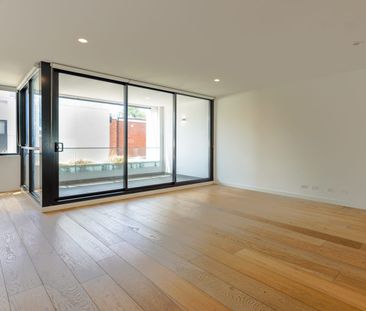 IMMACULATE TOWNNHOUSE - 3BED, 3BATH, 3LEVEL!!! REMOTE Garage + Secu... - Photo 2