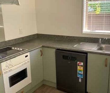 Single-Level, Spacious Home in St Albans - Photo 4