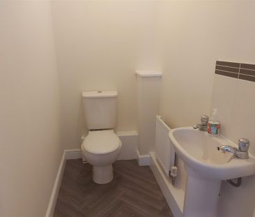 3 bedroom Semi-detached house to rent - Photo 5