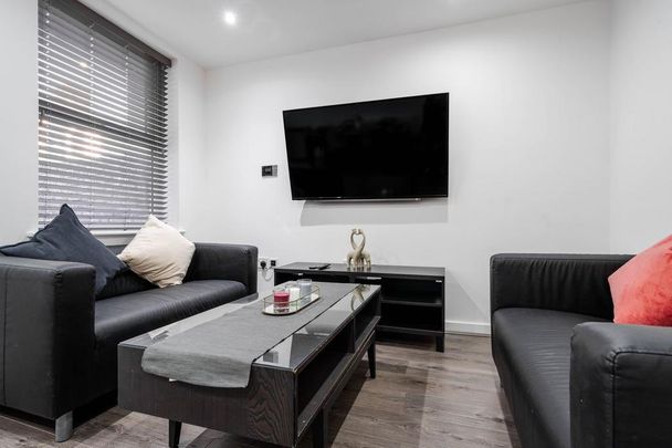 6 bedroom house to rent - Photo 1