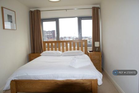 2 bedroom flat to rent - Photo 4