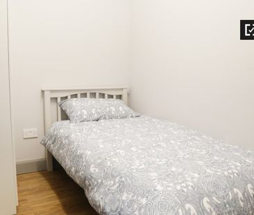 Ensuite twin bedroom in 6-bedroom house in Phibsborough - Photo 1