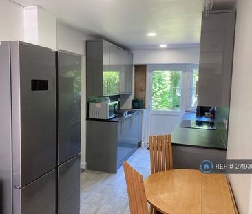 1 bedroom in a house share to rent - Photo 2