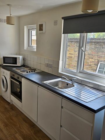 2 Bed Flat, Roehampton High Street, SW15 - Photo 4