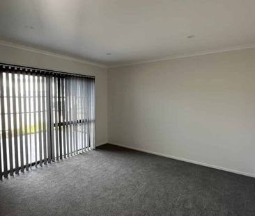 Modern Family Home - Photo 4