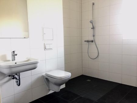 Geräumige 2-Zimmer-Wohnung mit EBK und Balkon in Stadtnähe! - Photo 4