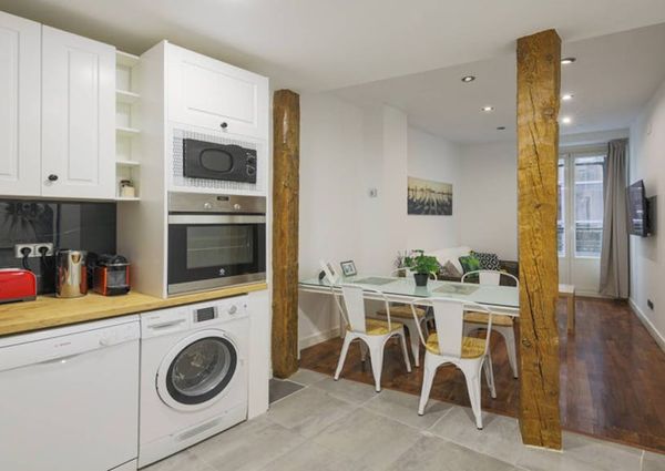 Calle del Caballero de Gracia, Madrid, Community of Madrid 28013