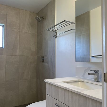 Nassau House - Photo 3