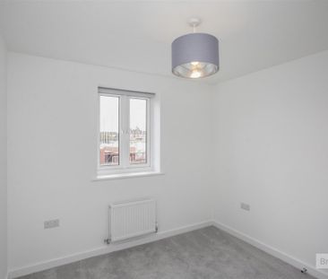 3 bed House - Detached To Let - Photo 4