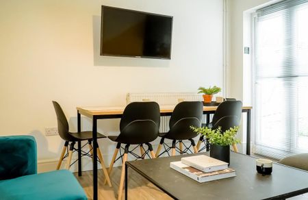 1 bedroom in a house share to rent - Photo 2