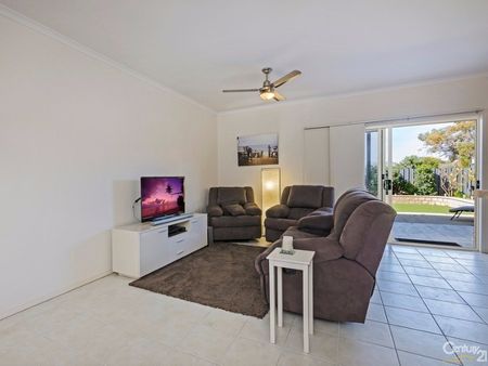 Three Bedroom Courtyard Home - Photo 4