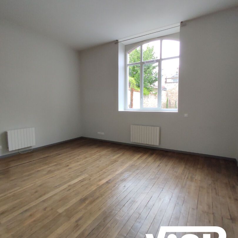 T2 PROCHE PLACE DES CARMES - Photo 1