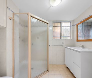 Freshly Updated Air-Conditioned Two-Bedroom Unit with Single Garage! - Photo 5